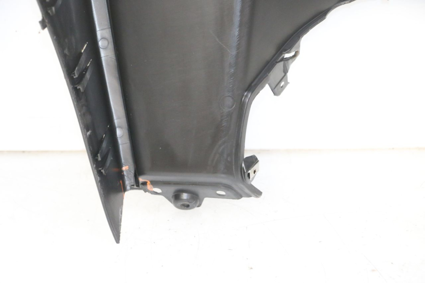 photo de TAPA FRONTAL INTERIOR PIAGGIO MP3 RL 250 (2007 - 2010) - Zoom sobre los componentes