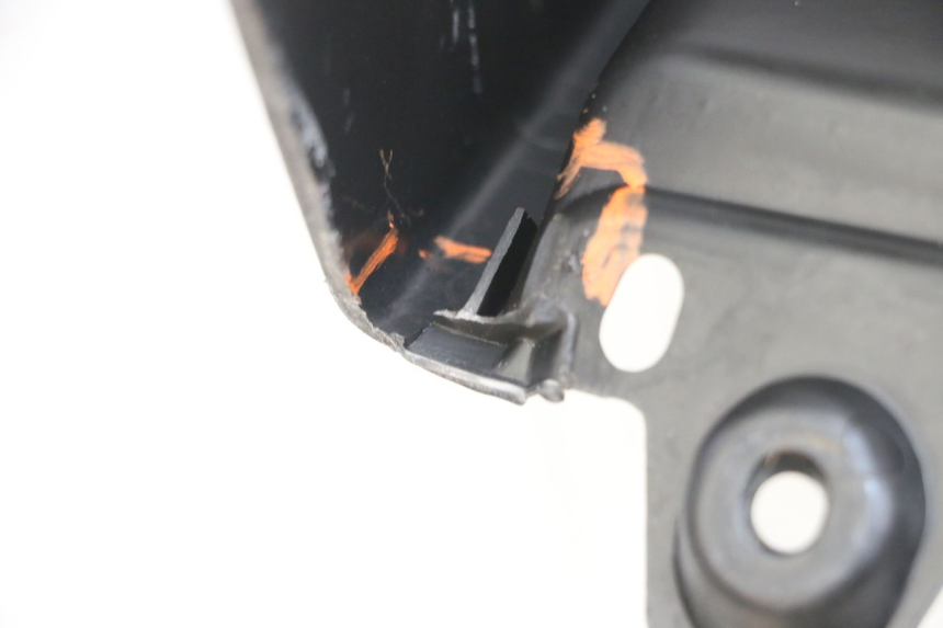 photo de TAPA FRONTAL INTERIOR PIAGGIO MP3 RL 250 (2007 - 2010) - Marcados y referencias originales