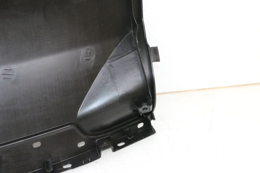 photo de TAPA FRONTAL INTERIOR YAMAHA NEO'S CORE 1 (2022 - 2026) - Perfil de la pieza de repuesto