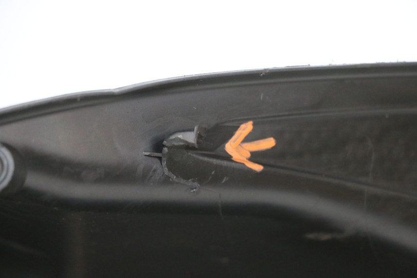 photo de TAPA FRONTAL INTERIOR SYM ORBIT III 3 4T 50 (2021 - 2025) - Primer plano técnico