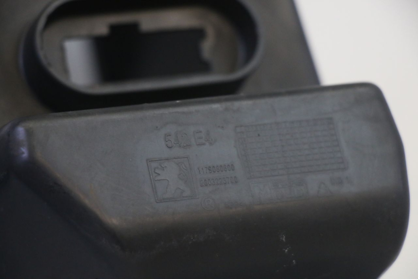 photo de TAPA FRONTAL INTERIOR PEUGEOT SATELIS 125 (2013 - 2018)