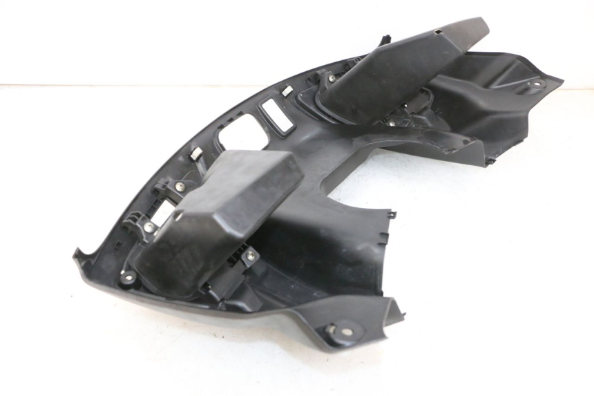 photo de TAPA FRONTAL SUPERIOR SUZUKI BURGMAN 650 (2013 - 2020)