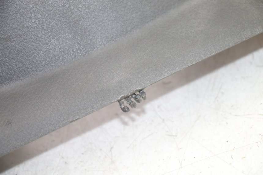 photo de TAPA FRONTAL SUPERIOR YAMAHA YP MAJESTY 125 (2002 - 2006) - Detalle de la pieza