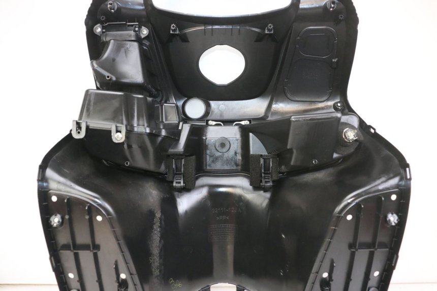 photo de TAPA FRONTAL INTERIOR SUZUKI BURGMAN 125 (2018 - 2021)