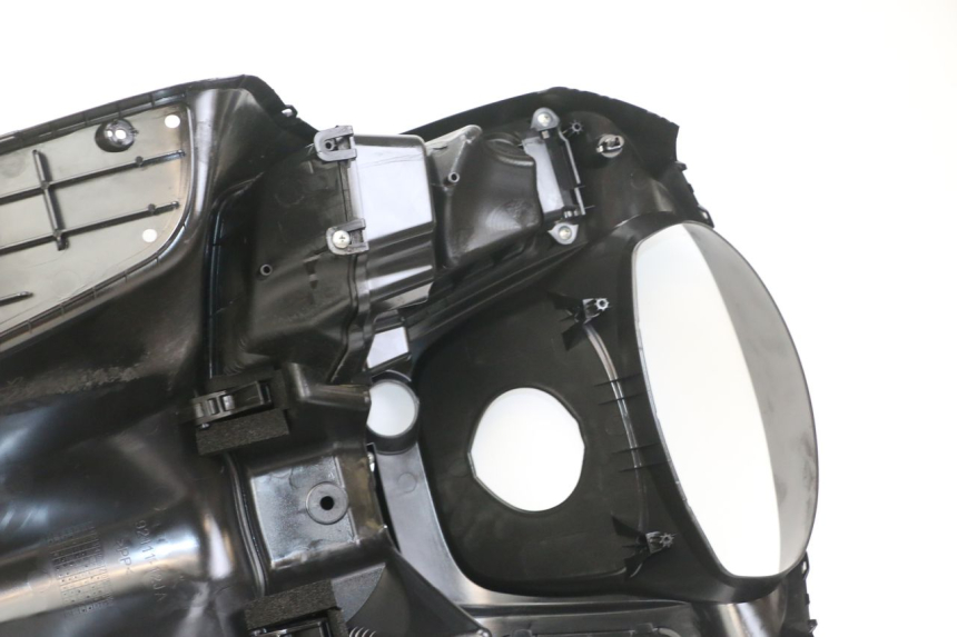 photo de TAPA FRONTAL INTERIOR SUZUKI BURGMAN 125 (2018 - 2021)