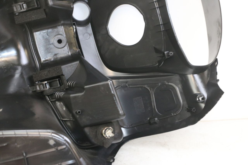 photo de TAPA FRONTAL INTERIOR SUZUKI BURGMAN 125 (2018 - 2021)