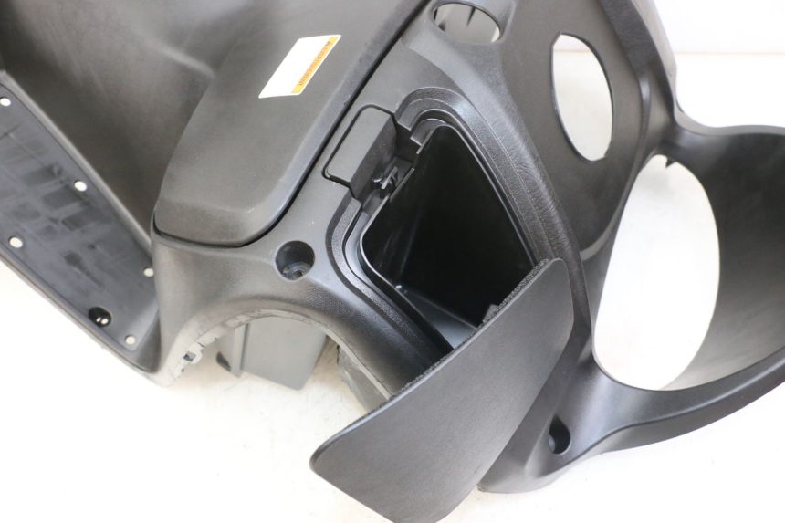 photo de TAPA FRONTAL INTERIOR SUZUKI BURGMAN 125 (2018 - 2021)