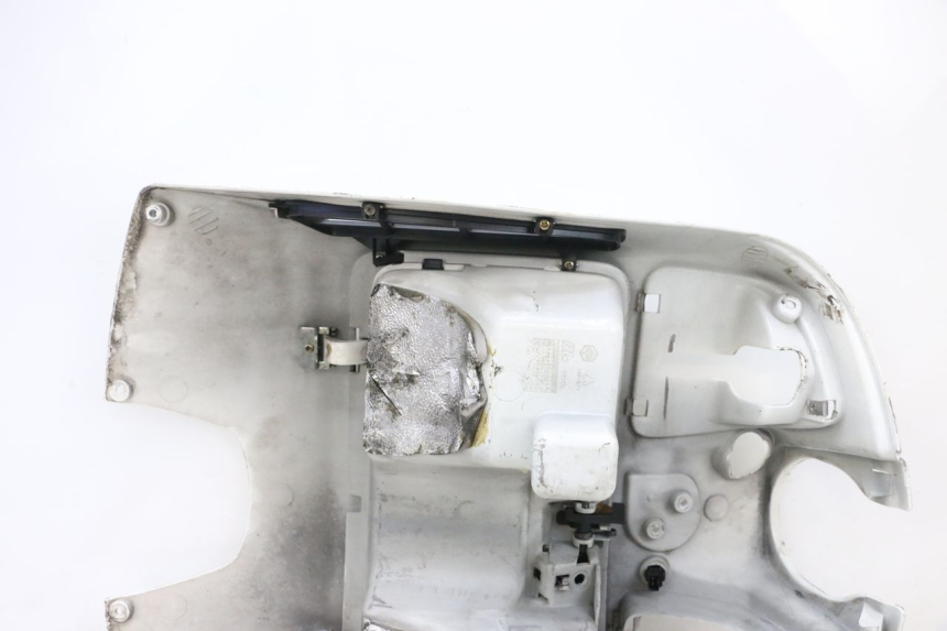 photo de TAPA FRONTAL INTERIOR PIAGGIO VESPA GTS SUPER IE 125 (2009 - 2016) - Otra vista del artículo