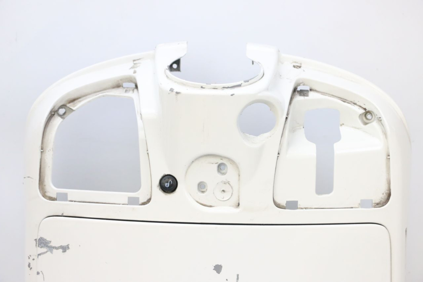 photo de TAPA FRONTAL INTERIOR PIAGGIO VESPA GTS SUPER IE 125 (2009 - 2016) - Estado de la superficie y material