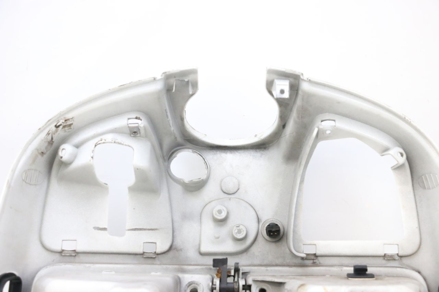 photo de TAPA FRONTAL INTERIOR PIAGGIO VESPA GTS SUPER IE 125 (2009 - 2016) - Detalles de los puntos de fijación