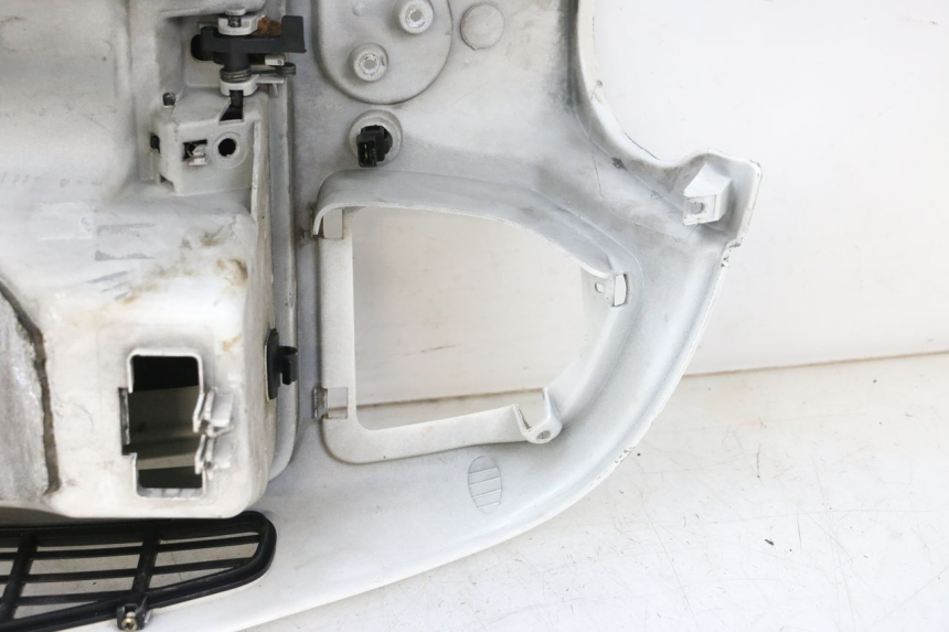 photo de TAPA FRONTAL INTERIOR PIAGGIO VESPA GTS SUPER IE 125 (2009 - 2016) - Recambio usado revisado