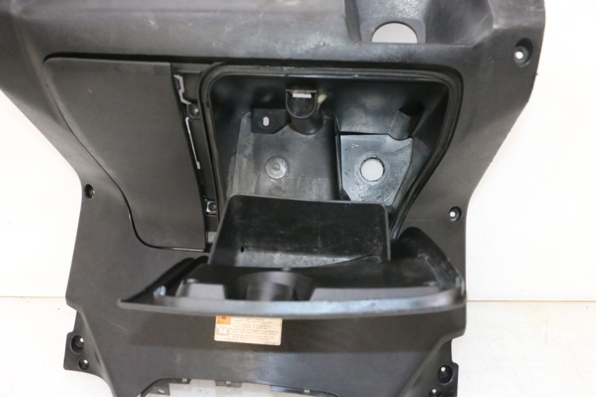 photo de PANEL INTERIOR YAMAHA XMAX X-MAX 125 (2006 - 2009) - Zoom sobre los componentes