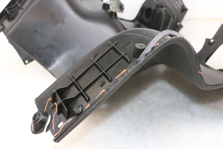 photo de TAPA FRONTAL INTERIOR PIAGGIO XEVO - X EVO 125 (2007 - 2016) - Características distintivas