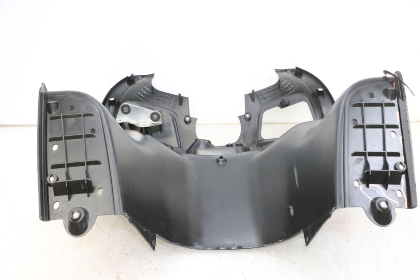 photo de TAPA FRONTAL INTERIOR PIAGGIO XEVO - X EVO 125 (2007 - 2016) - Zoom sobre los componentes