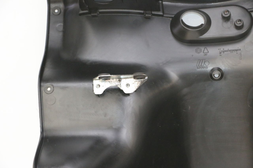 photo de TAPA FRONTAL INTERIOR PIAGGIO XEVO - X EVO 125 (2007 - 2016) - Zoom calidad de ocasión
