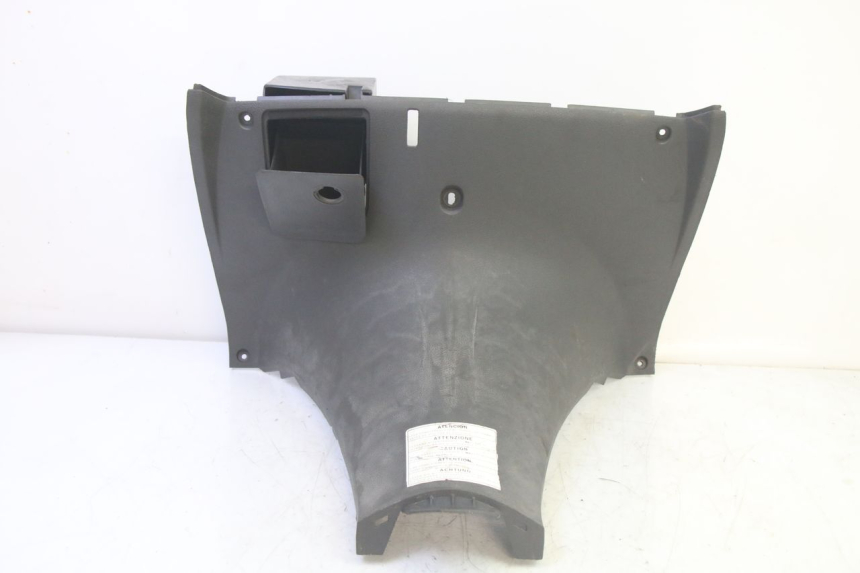 photo de TAPA FRONTAL INTERIOR YAMAHA YP MAJESTY 125 (2002 - 2006) - Primer plano técnico