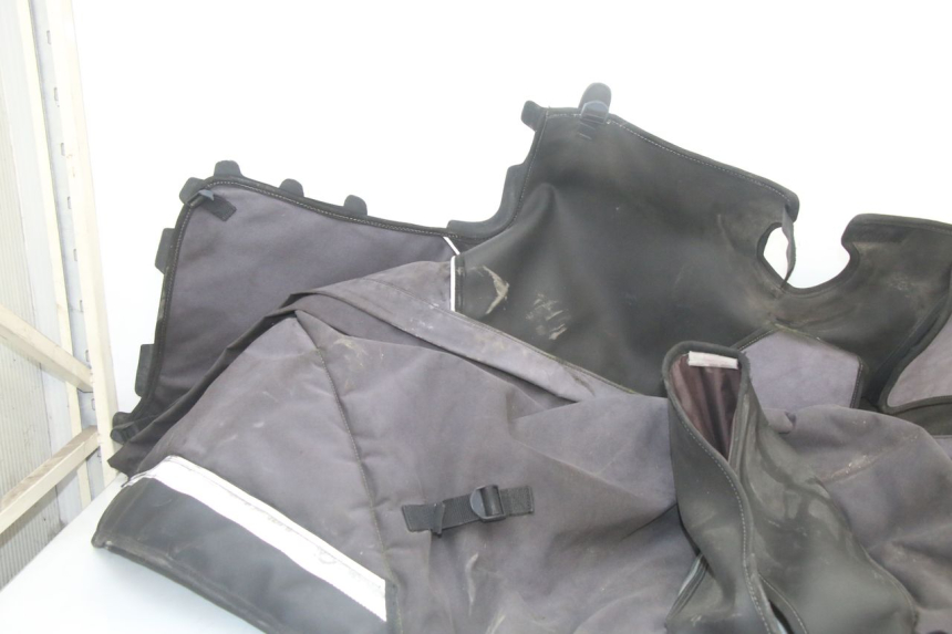 photo de CUBREPIERNAS SUZUKI BURGMAN 125 (2018 - 2021) - Detalle de la pieza