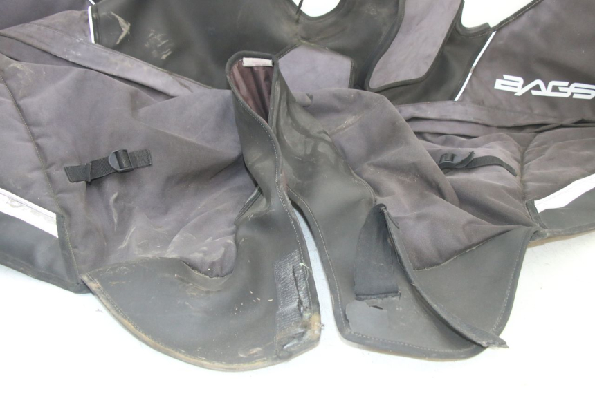 photo de CUBREPIERNAS SUZUKI BURGMAN 125 (2018 - 2021) - Primer plano técnico