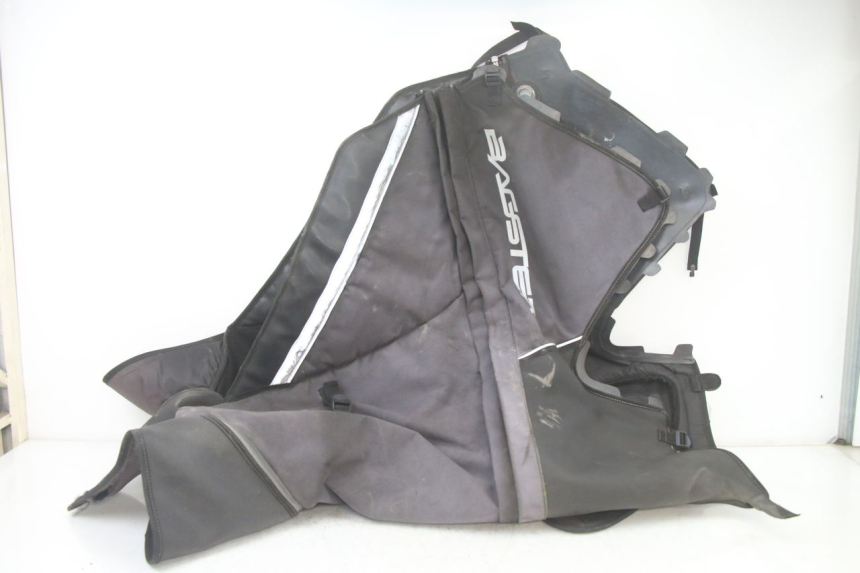 photo de CUBREPIERNAS SUZUKI BURGMAN 125 (2018 - 2021) - Marcados y referencias originales