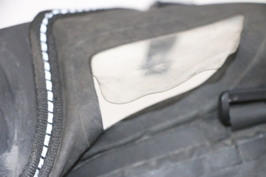 photo de CUBREPIERNAS PIAGGIO MP3 HPE 300 (2019 - 2026) - Detalle de la pieza