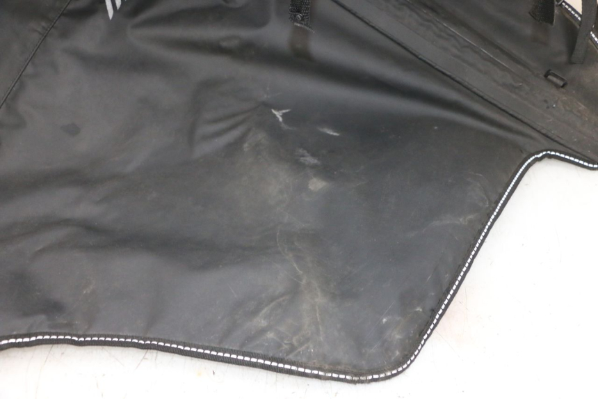 photo de CUBREPIERNAS PIAGGIO MP3 HPE 300 (2019 - 2026) - Enfoque en la estructura