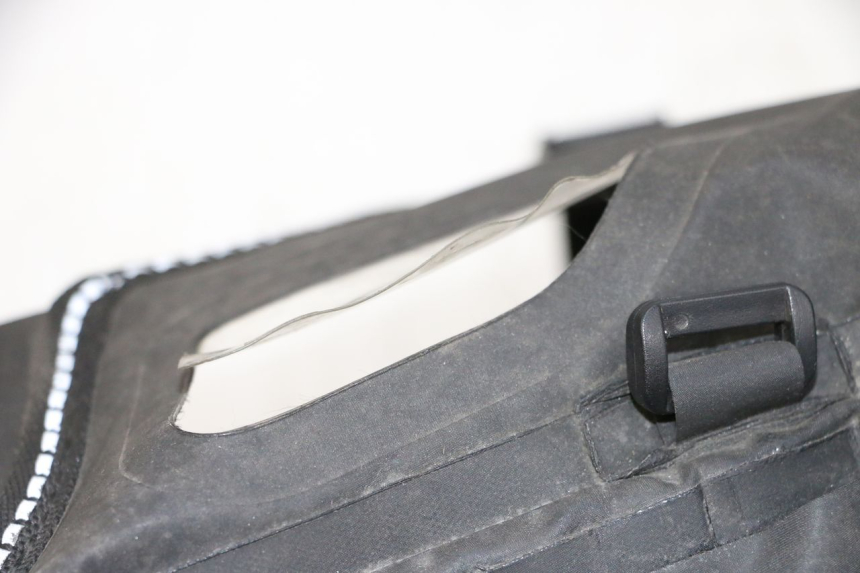 photo de CUBREPIERNAS PIAGGIO MP3 HPE 300 (2019 - 2026) - Zoom estado de uso