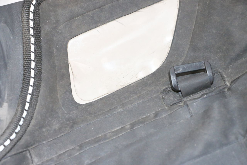 photo de CUBREPIERNAS PIAGGIO MP3 HPE 300 (2019 - 2026) - Otra perspectiva