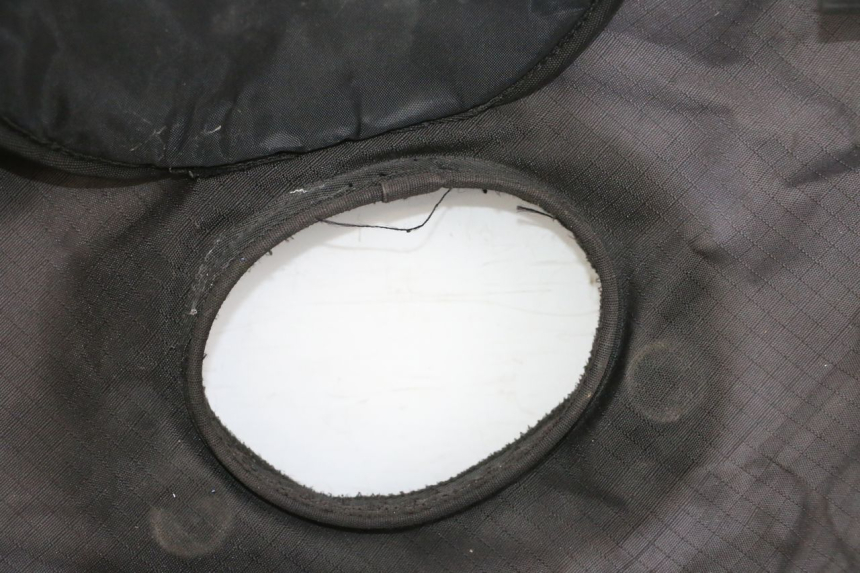 photo de CUBREPIERNAS PIAGGIO XEVO - X EVO 125 (2007 - 2016) - Detalle de la pieza