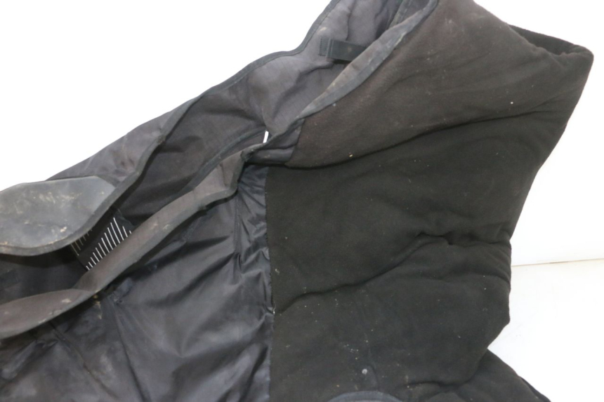 photo de CUBREPIERNAS PIAGGIO XEVO - X EVO 125 (2007 - 2016) - Zoom sobre los componentes