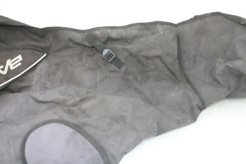 photo de CUBREPIERNAS PIAGGIO XEVO - X EVO 125 (2007 - 2016) - Inspección visual detallada