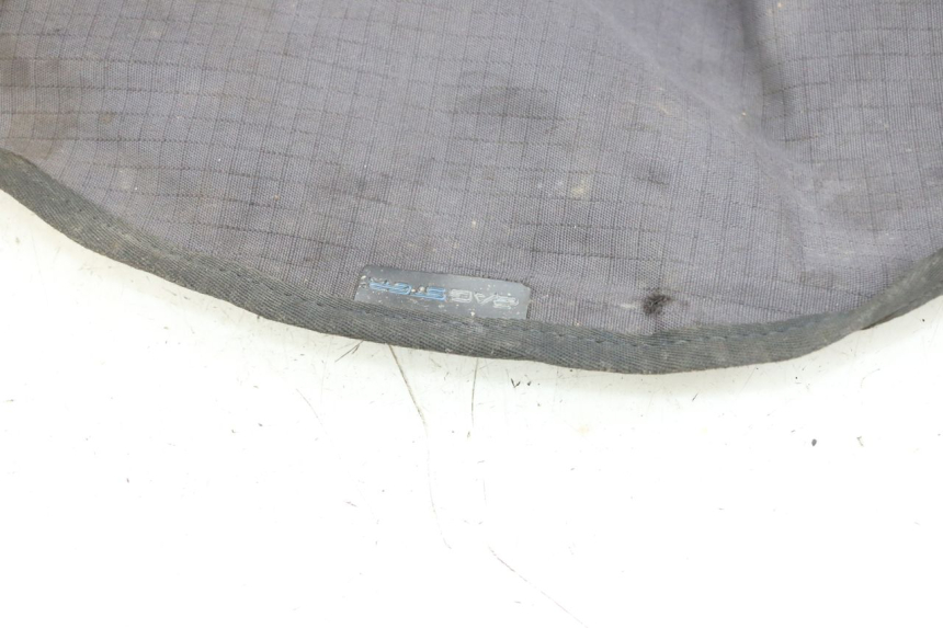 photo de CUBREPIERNAS PIAGGIO XEVO - X EVO 125 (2007 - 2016) - Primer plano técnico