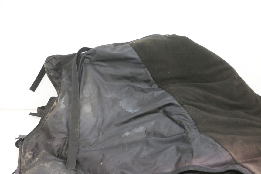 photo de CUBREPIERNAS PIAGGIO XEVO - X EVO 125 (2007 - 2016) - Detalles de los puntos de fijación