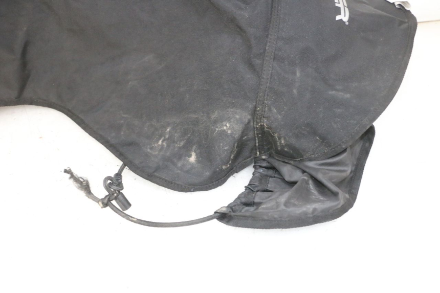 photo de CUBREPIERNAS PIAGGIO ZIP 4T 50 (2018 - 2020) - Zoom sobre los componentes