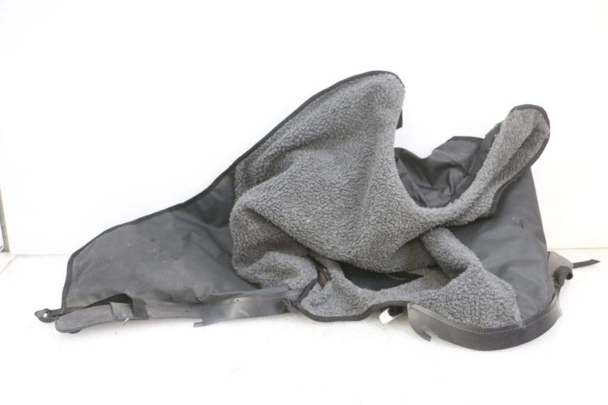 photo de CUBREPIERNAS PIAGGIO ZIP 4T 50 (2018 - 2020) - Otra perspectiva