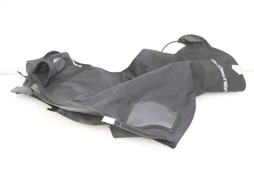 photo de CUBREPIERNAS PIAGGIO ZIP 4T 50 (2018 - 2020) - Detalles de los puntos de fijación