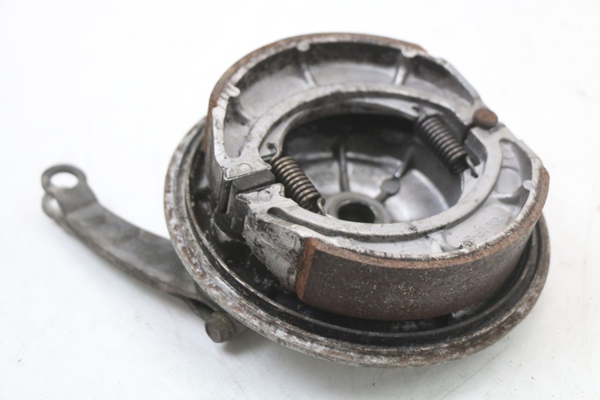 photo de TAMBOR TRASERO HYOSUNG GV AQUILA 125 (2000 - 2004) - Primer plano técnico