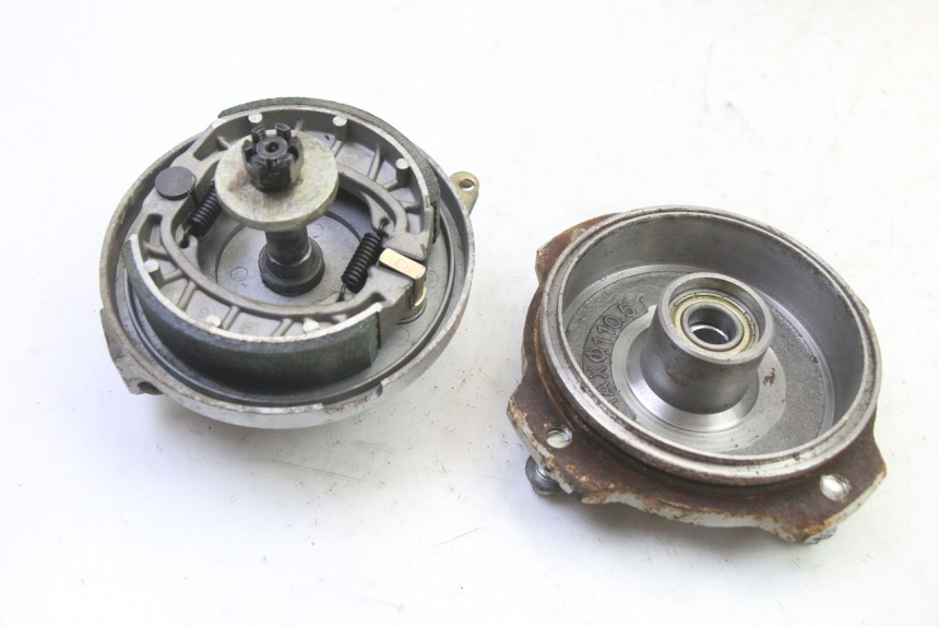 photo de FRENO TAMBOR DELANTERO HYTRACK S 150 (2003 - 2011)