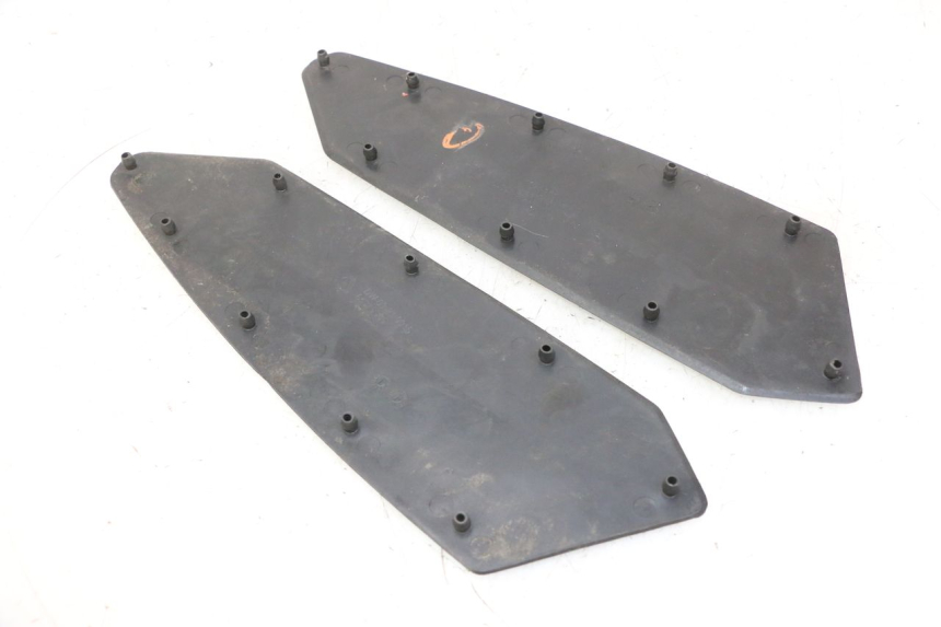 photo de TAPA REPOSAPIES GOMMA QUADRO 4 4D 350 (2015 - 2018)