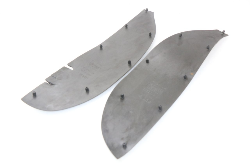 photo de TAPA REPOSAPIES GOMMA APRILIA SCARABEO GT 125 (1999 - 2007)