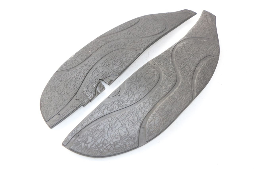 photo de TAPA REPOSAPIES GOMMA APRILIA SCARABEO GT 125 (1999 - 2007)