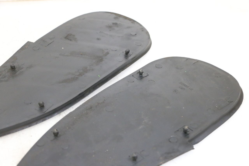 photo de TAPA REPOSAPIES GOMMA BMW C1 125 (2000 - 2003)