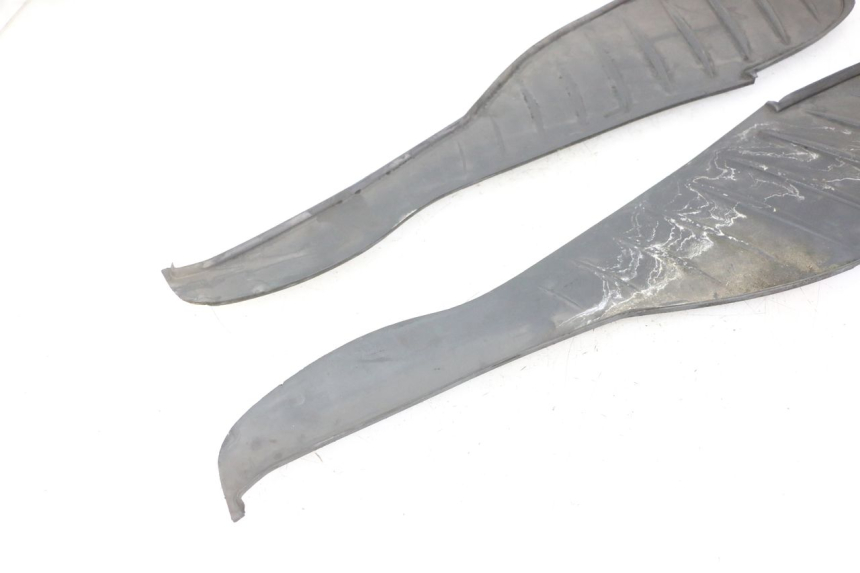 photo de TAPA REPOSAPIES GOMMA BMW C1 125 (2000 - 2003)