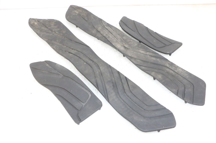 photo de TAPA REPOSAPIES GOMMA SUZUKI BURGMAN 650 (2013 - 2020)