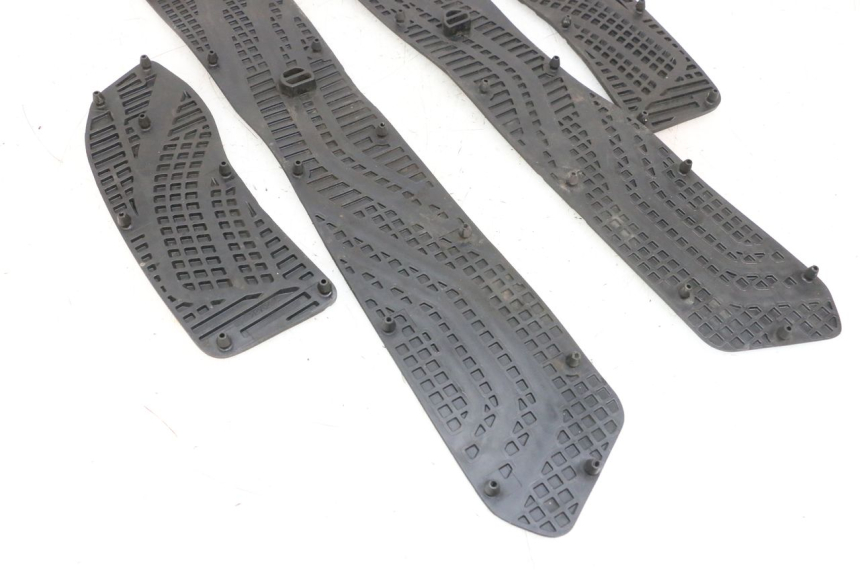 photo de TAPA REPOSAPIES GOMMA SUZUKI BURGMAN 650 (2013 - 2020)