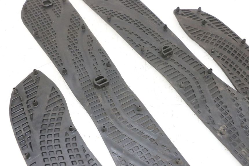 photo de TAPA REPOSAPIES GOMMA SUZUKI BURGMAN 650 (2013 - 2020)