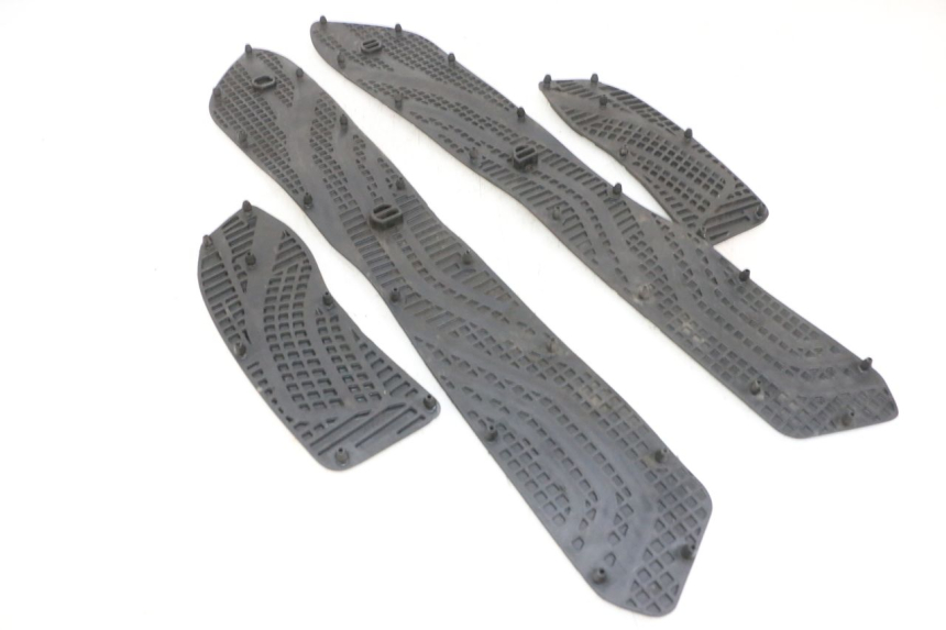 photo de TAPA REPOSAPIES GOMMA SUZUKI BURGMAN 650 (2013 - 2020)