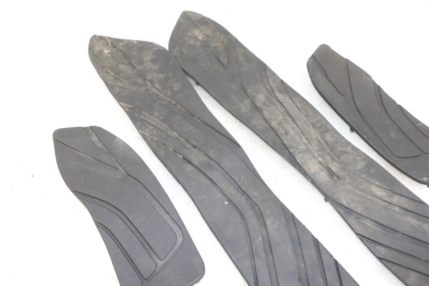 photo de TAPA REPOSAPIES GOMMA SUZUKI BURGMAN 650 (2013 - 2020)