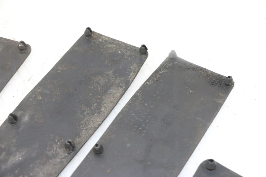 photo de ALFOMBRA DE PASO KYMCO DINK STREET 125 (2009 - 2014)