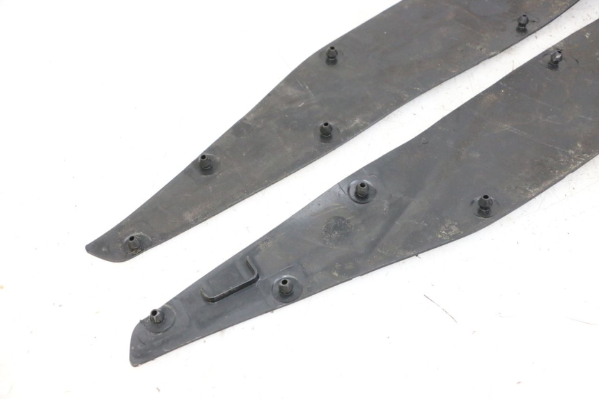 photo de TAPA REPOSAPIES GOMMA HONDA FORZA ABS 300 (2013 - 2019)