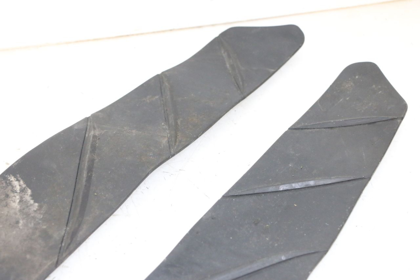 photo de TAPA REPOSAPIES GOMMA HONDA FORZA ABS 300 (2013 - 2019)
